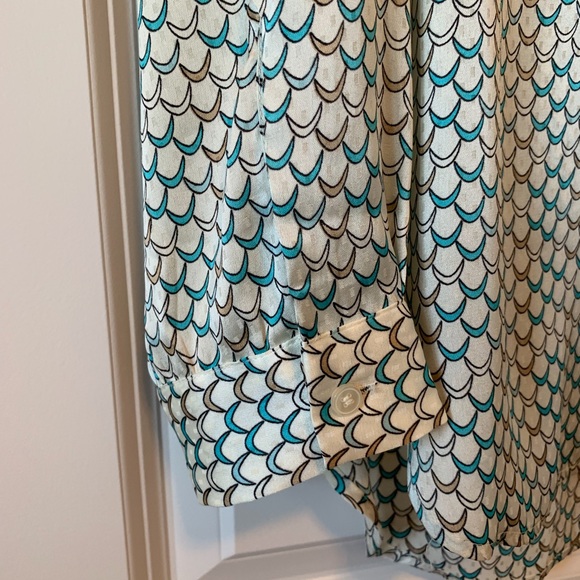 Talbots Popover silky top. - Picture 3 of 6